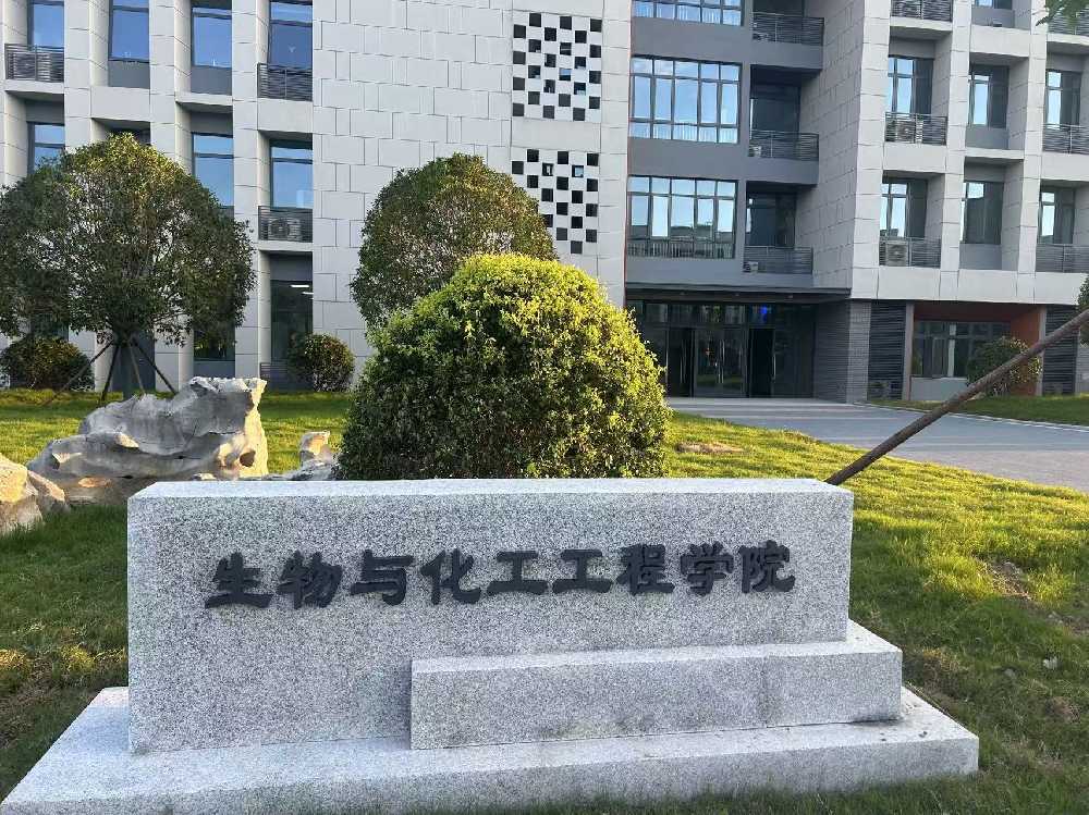 临城县扬州职业大学体育场高杆灯项目